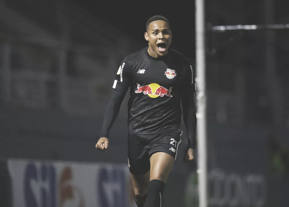 Zagueiro entra na mira da Roma e Flamengo pode receber valor em transferência