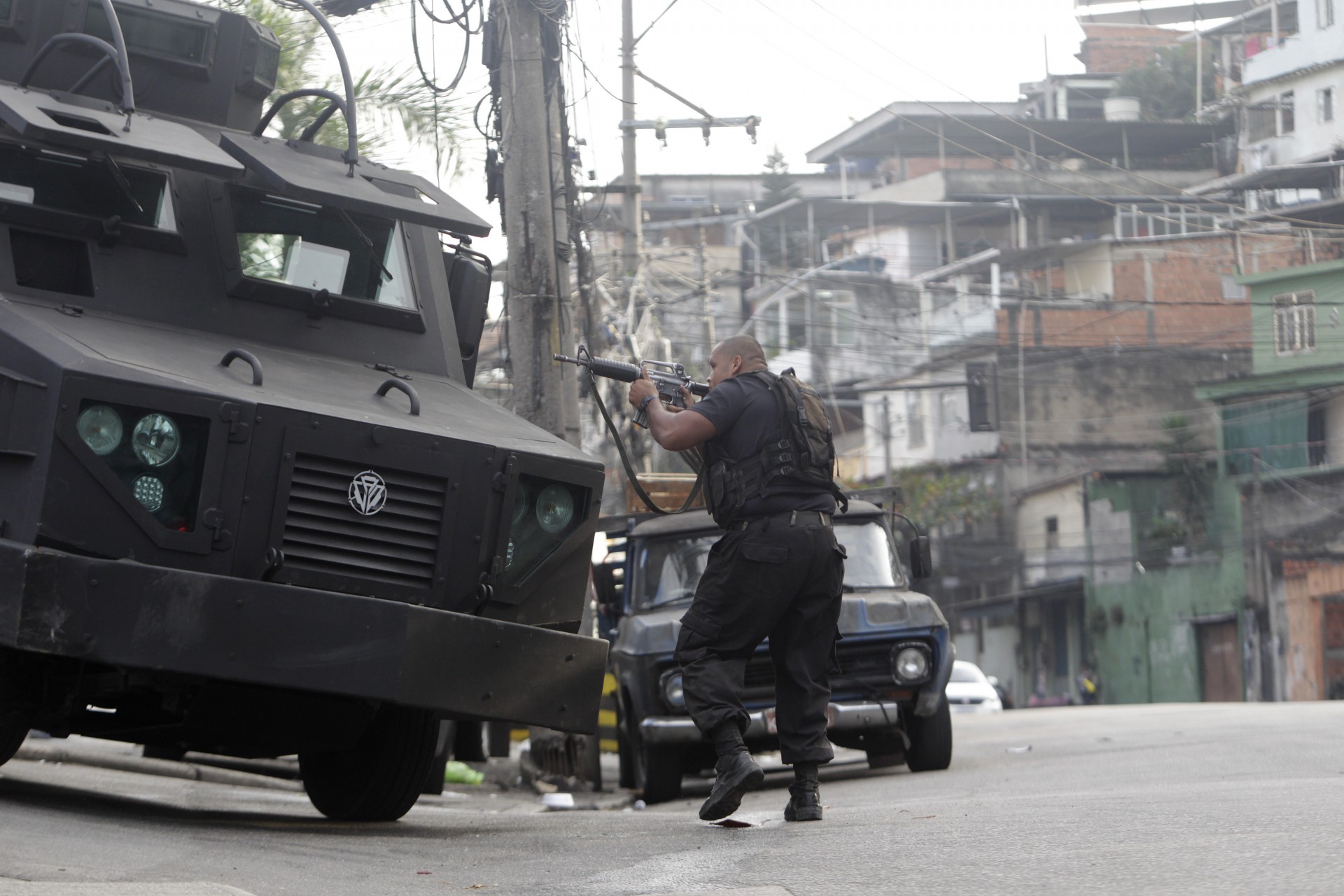 Policia - Policiais militares e civis, fazem operaçao no Complexo do Alemao hoje. - Reginaldo Pimenta / Agencia O Dia