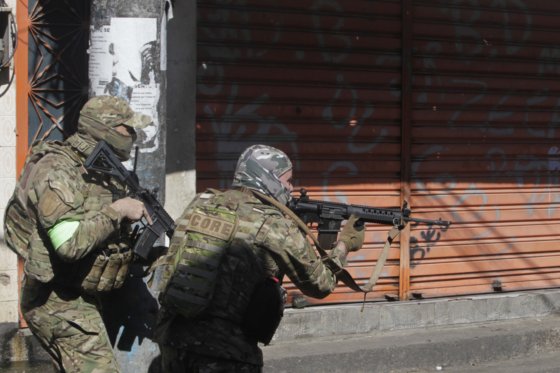 Policia - Policiais militares e civis, fazem operaçao no Complexo do Alemao hoje. - Reginaldo Pimenta / Agencia O Dia