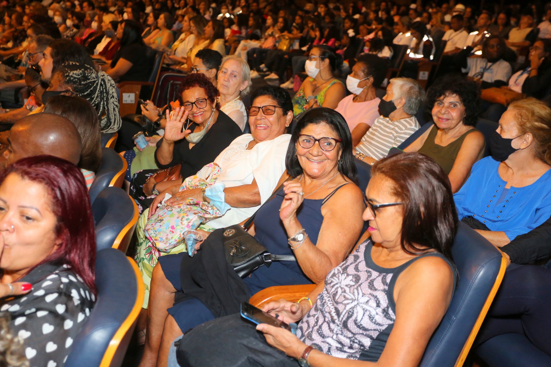Dona Lindinalva Pereira Costa e suas amigas  - Philippe Lima