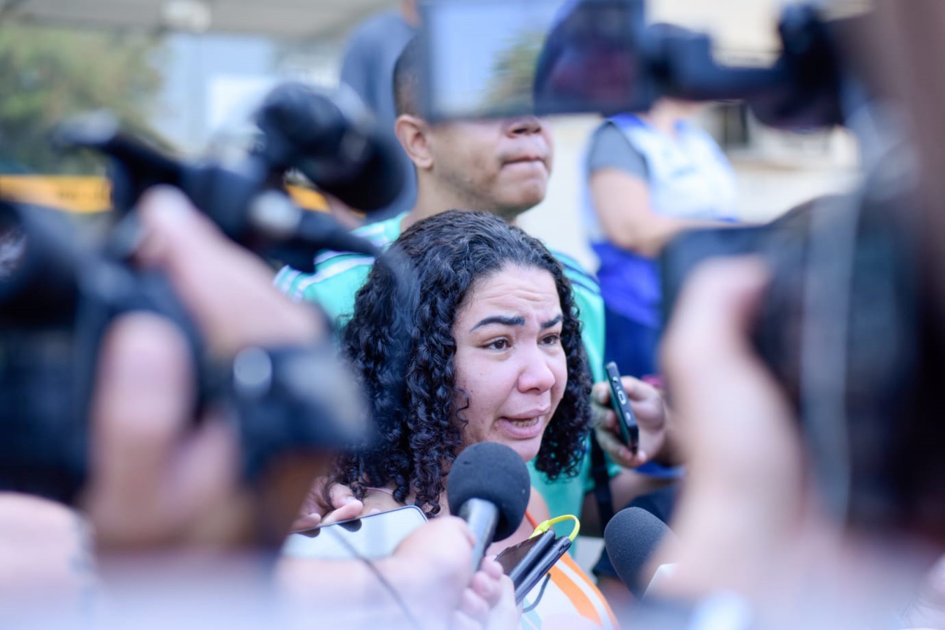 Jenifer dos Sales, filha de Letícia dos Sales, de 50 anos, morta no Complexo do Alemão fala sobre a mãe após reconhecimento do corpo no IML - Vanessa Ataliba/Agência O Dia