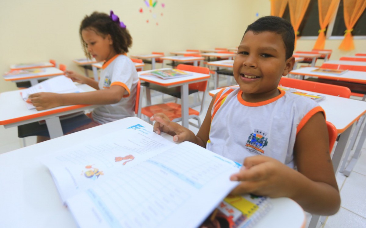 Os alunos de Belford Roxo passaram a contar com quatro novas escolas no munic&iacute;pio