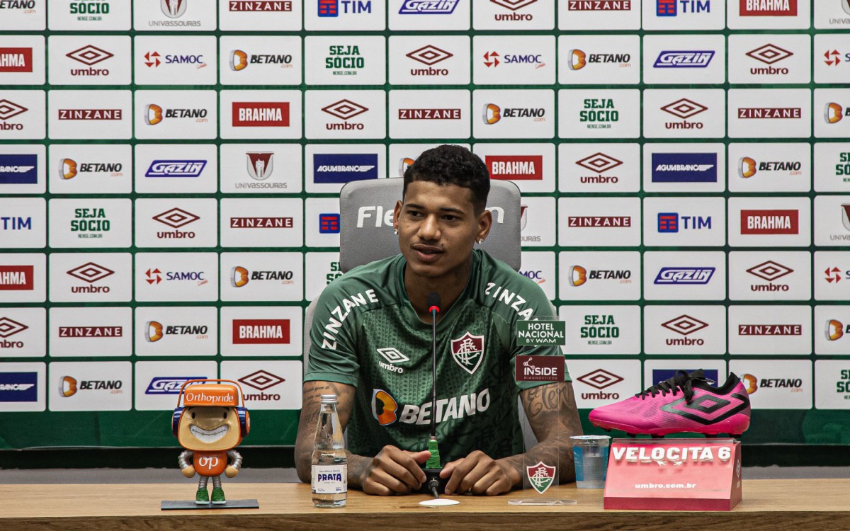 Marrony concede entrevista coletiva no CT Carlos Castilho