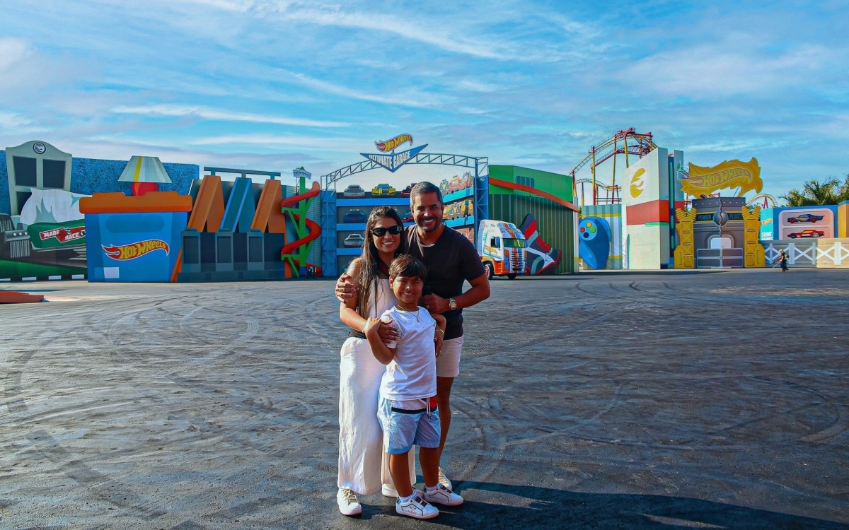 Simone Mendes levou os filhos para conhecer parque de diversões em Santa Catarina