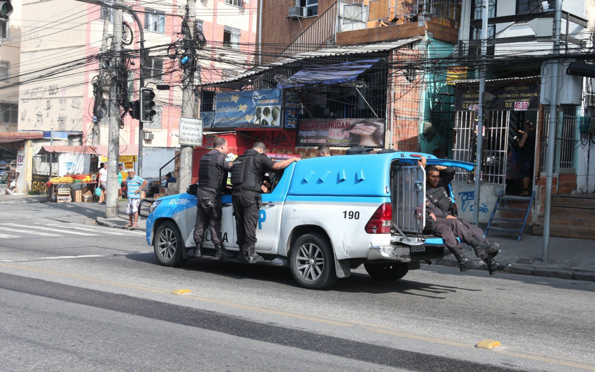 Movimentação próximo a UPA do Alemão, nesta sexta-feira(22).