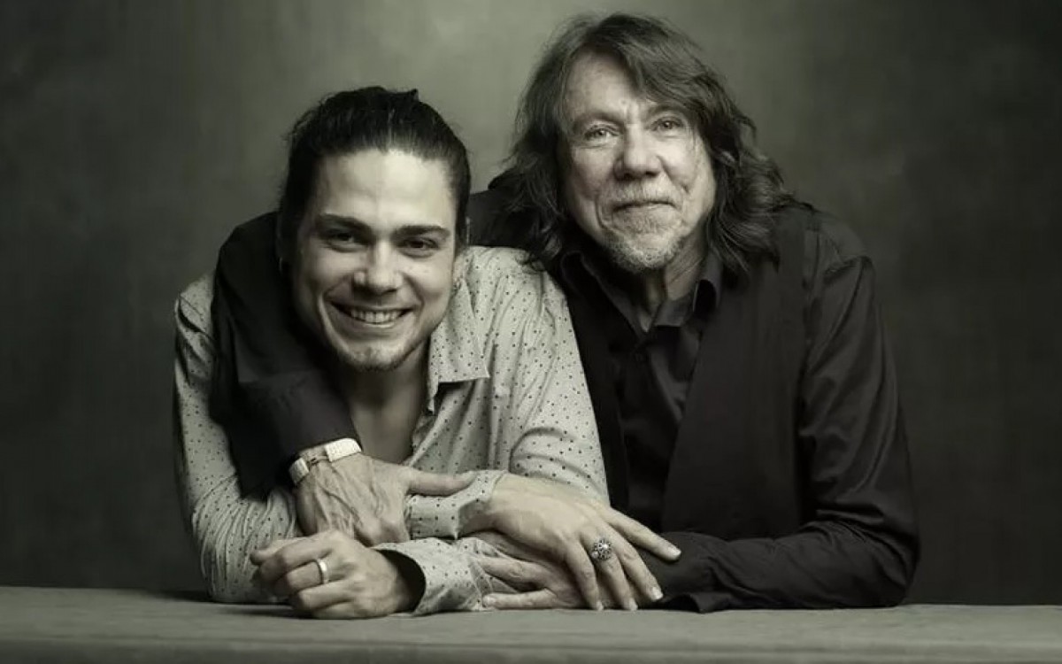 A noite de domingo (24) ser&aacute; fechada pelo cantor e compositor Lenine, que traz ao palco seu filho Bruno Giorgi