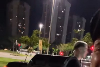 Carro de Arrascaeta para de funcionar e meia do Flamengo brinca: 'Vamos de buson'