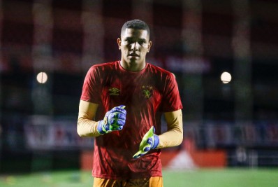 Especulado no Botafogo, goleiro é anunciado por clube árabe