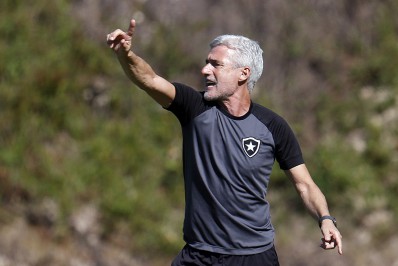 Danilo Barbosa não participa de atividade e vira dúvida no Botafogo para clássico com o Fluminense