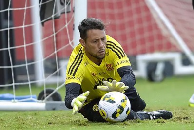 Flamengo se despede de Diego Alves: 'Um ícone histórico'