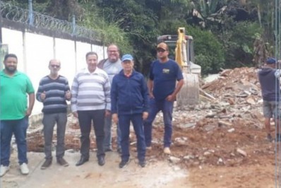 Prefeito Paulo Barros acompanha investimento em saúde