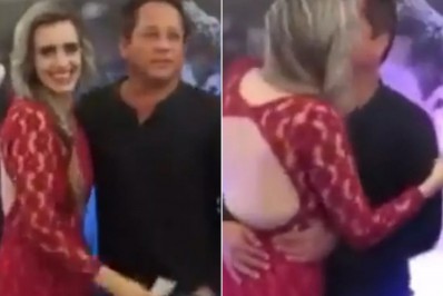 Cantor Leonardo viraliza após dar selinho em fã no camarim