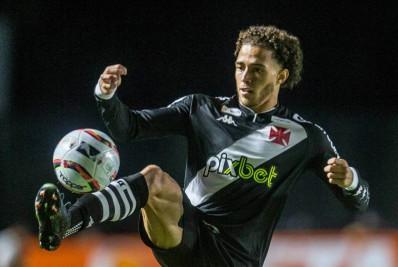 Figueiredo prega 'muita luta e trabalho' pelo acesso do Vasco à Série A