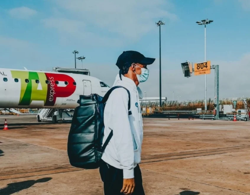 Luva de Pedreiro vai à Europa para conhecer jogador da seleção brasileira