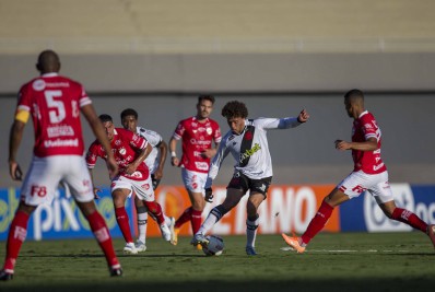 Zagueiro do Vasco detona atuação do time: 'Não podemos perder para o Vila Nova'