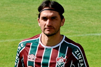 Pouco utilizado em 2022, jogador sofre lesão grave no joelho e pode renovar com o Fluminense