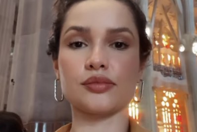 Juliette é barrada em igreja de Barcelona por transparência de vestido: 'Perrengue de turista'