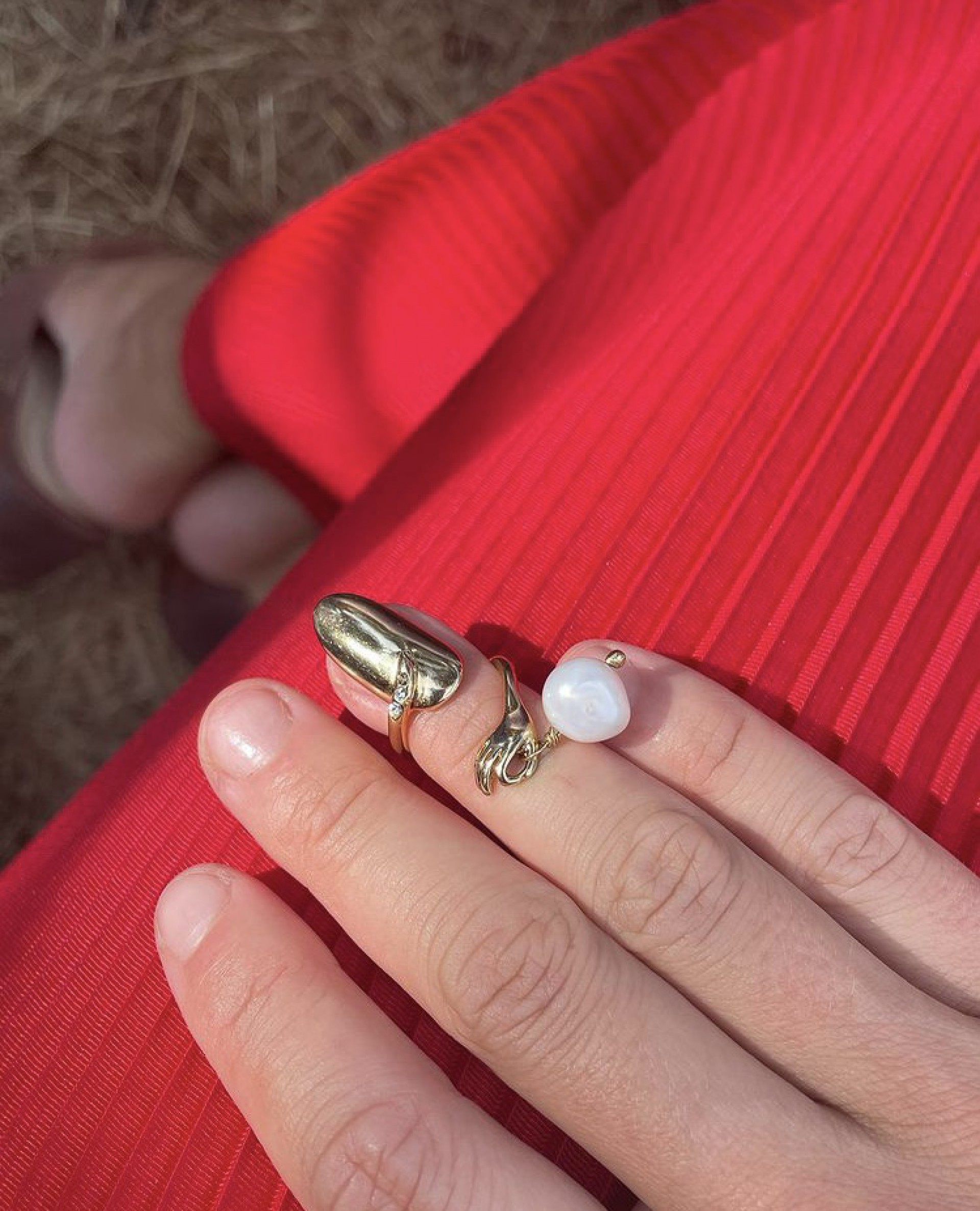 Bruna Linzmeyer aparece deslumbrante em look vermelho - Reprodução / Instagram