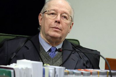 Ex-ministro do STF defende reação a falas de Bolsonaro, a quem chama de 'político menor e medíocre'