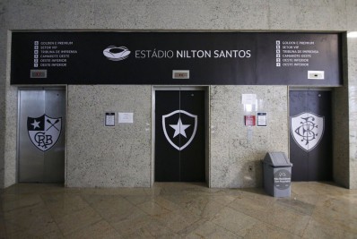 Elevador com jogador e 10 torcedores do Botafogo despenca no Nilton Santos