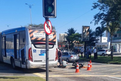 Acidente com BRT deixa motociclista ferido no Recreio