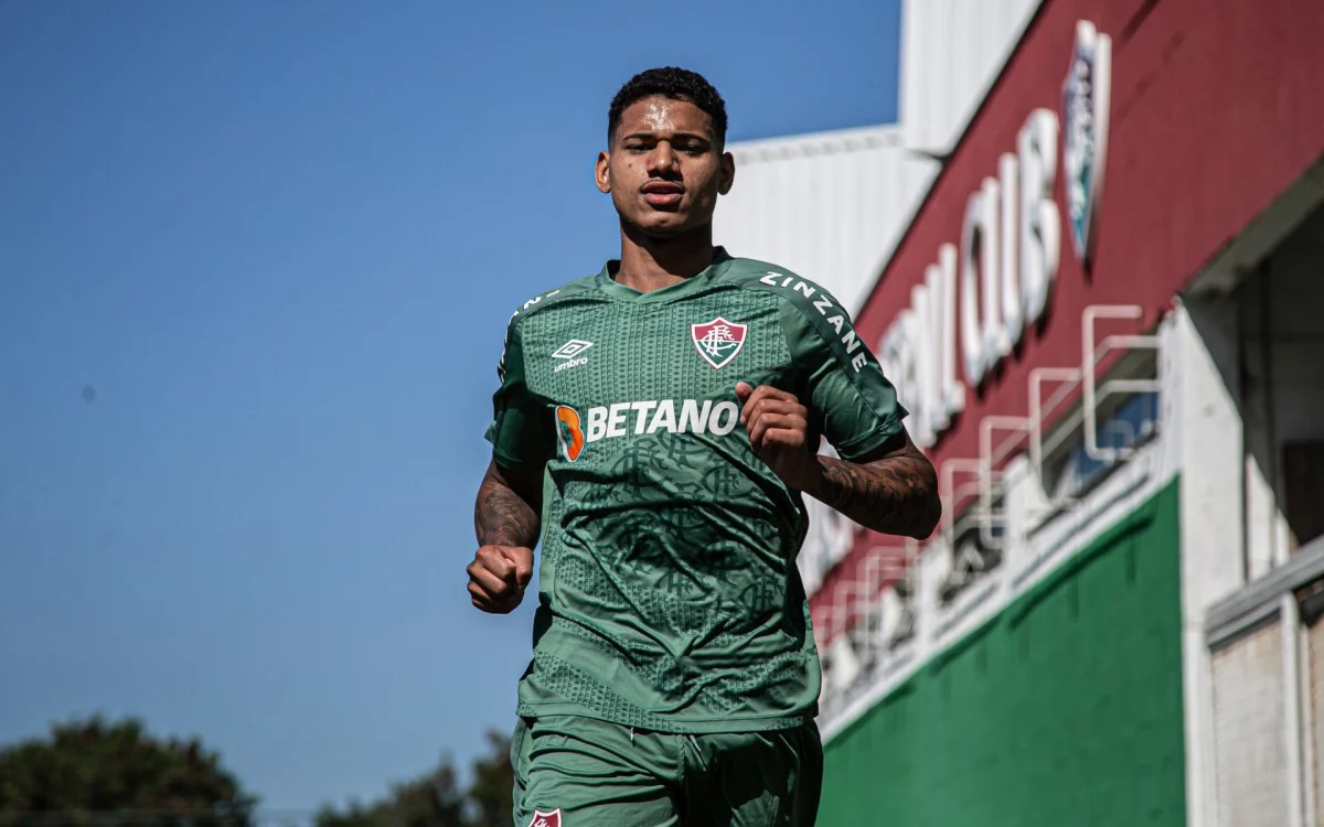 Fluminense oficializa proposta e tenta prorrogação de empréstimo de Marrony