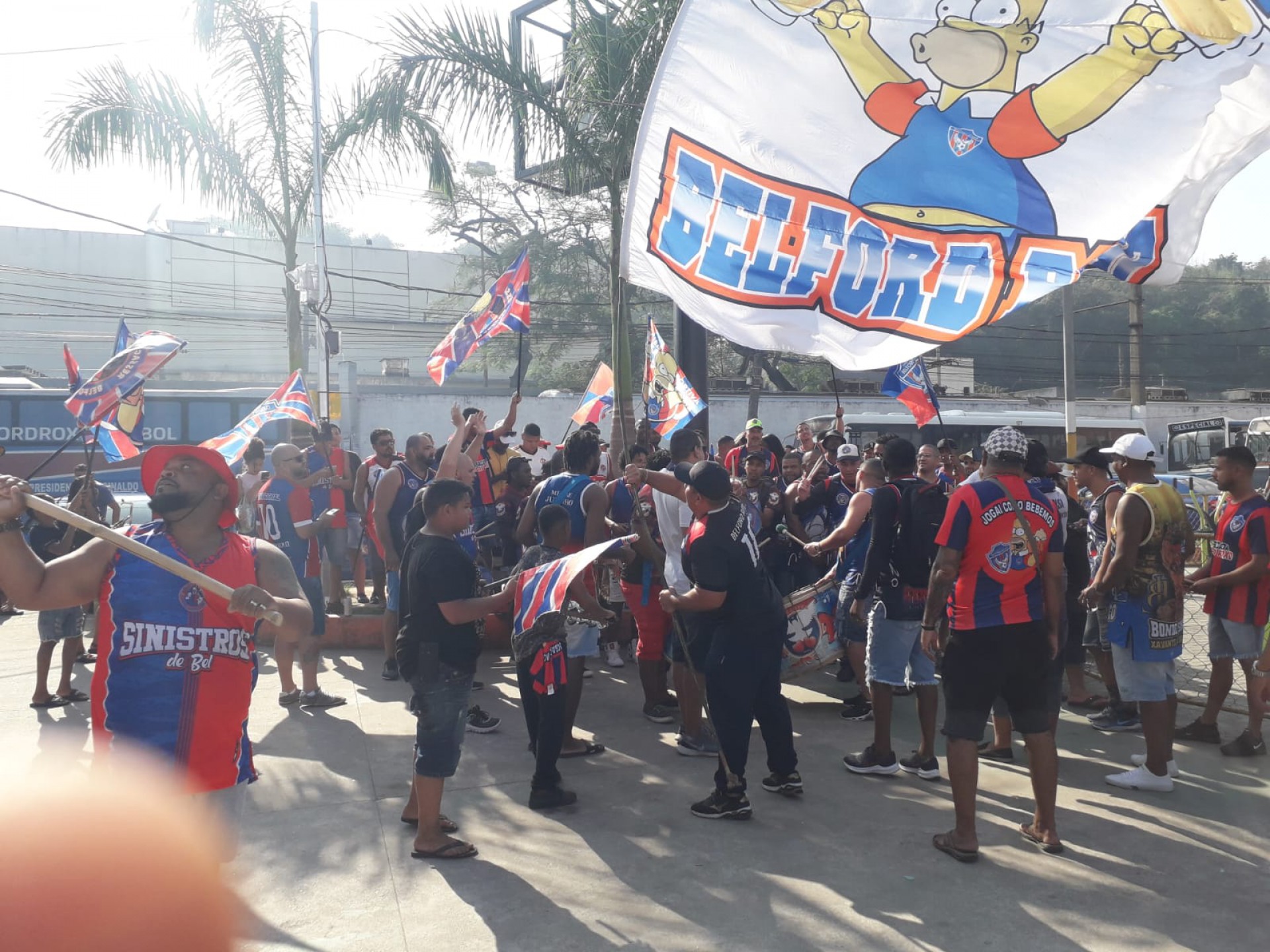 Torcida belforroxense marcou presen&ccedil;a com grande p&uacute;blico em Itabora&iacute; - Marcos Leandro / SEBR