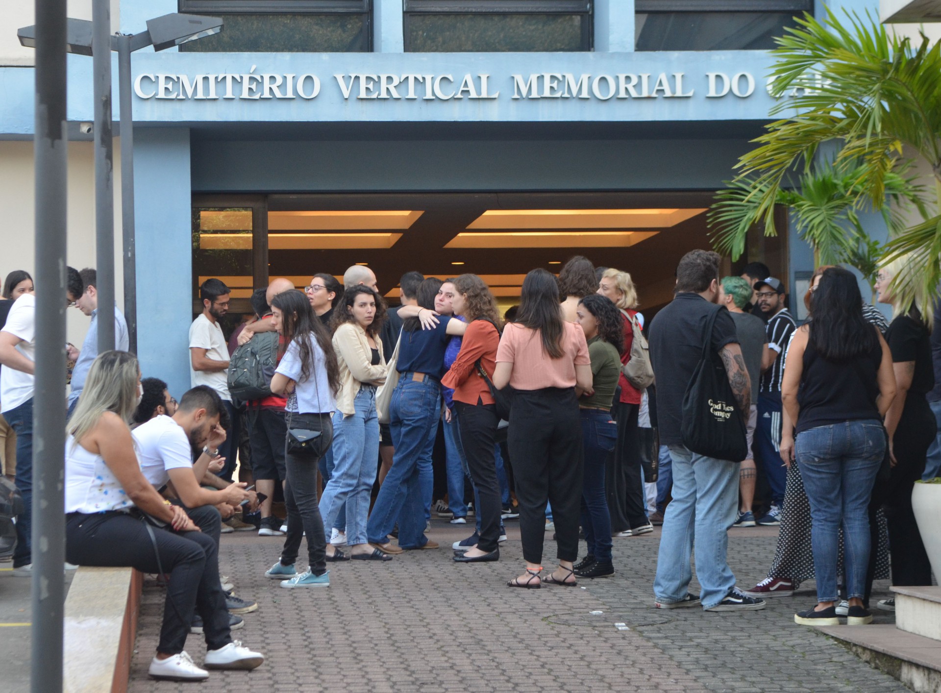 Sepultamento do advogado Victor Stephen, morto no Campo de Santana durante um assalto no Centro. - Sandro Vox / Agência O Dia 