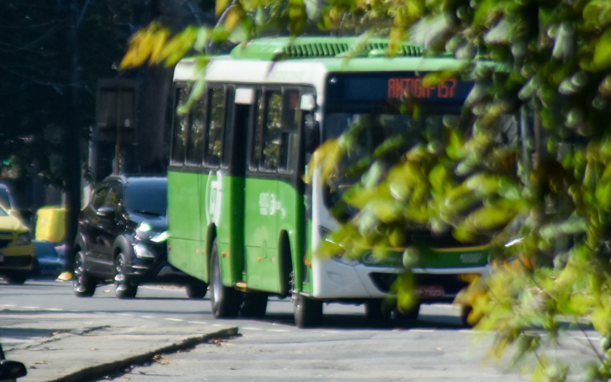 Hoje, pela manh&atilde; (35) Volta do &ocirc;nibus 157 (LECD49) &ndash; Castelo x G&aacute;vea-PUC, via Largo do Machado / Fonte da Saudade (Intersul &ndash; Vila Isabel) &ndash; G&aacute;vea, zona sul do Rio de Janeiro. - Vanessa Ataliba/Ag&ecirc;ncia O Dia