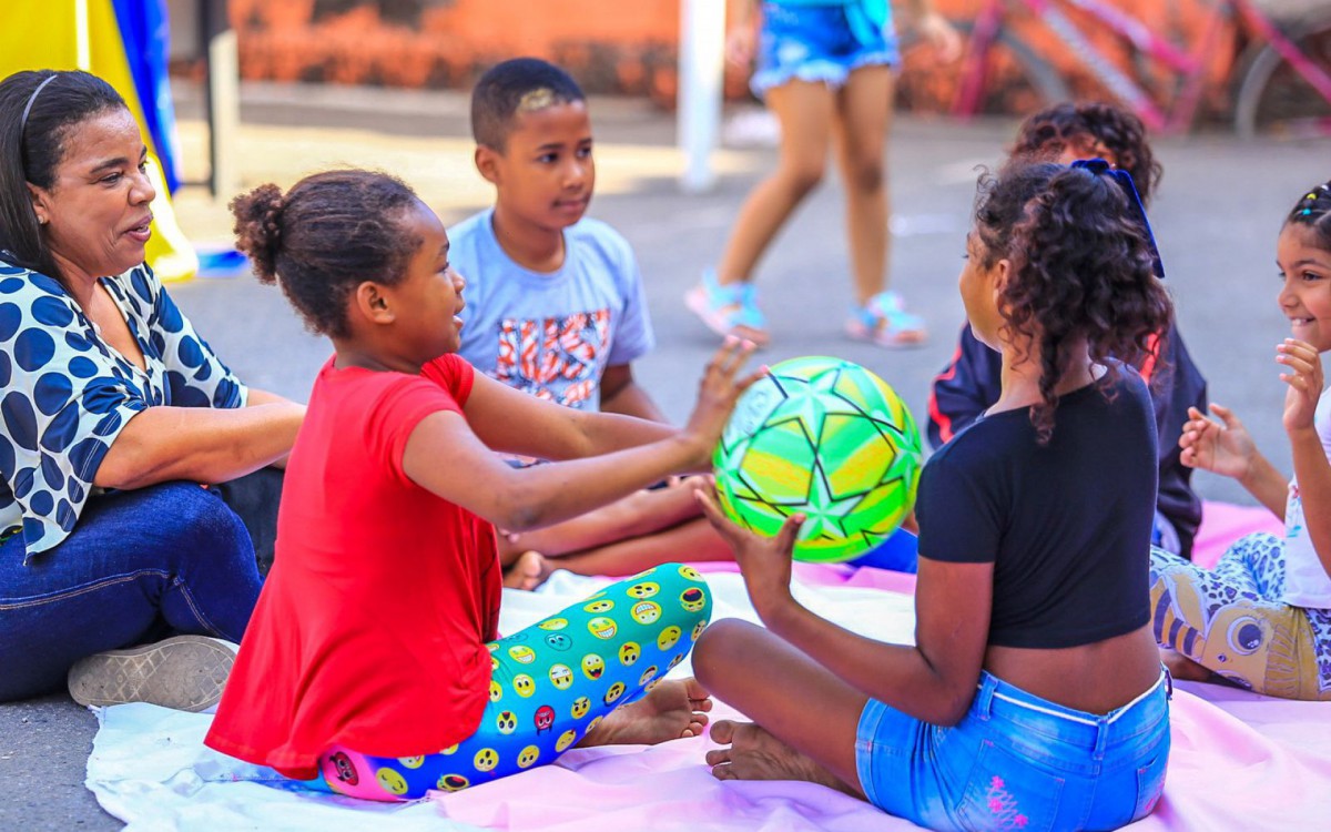Brincadeiras tradicionais de inf&acirc;ncia fizeram a alegria das crian&ccedil;as no Ceambel