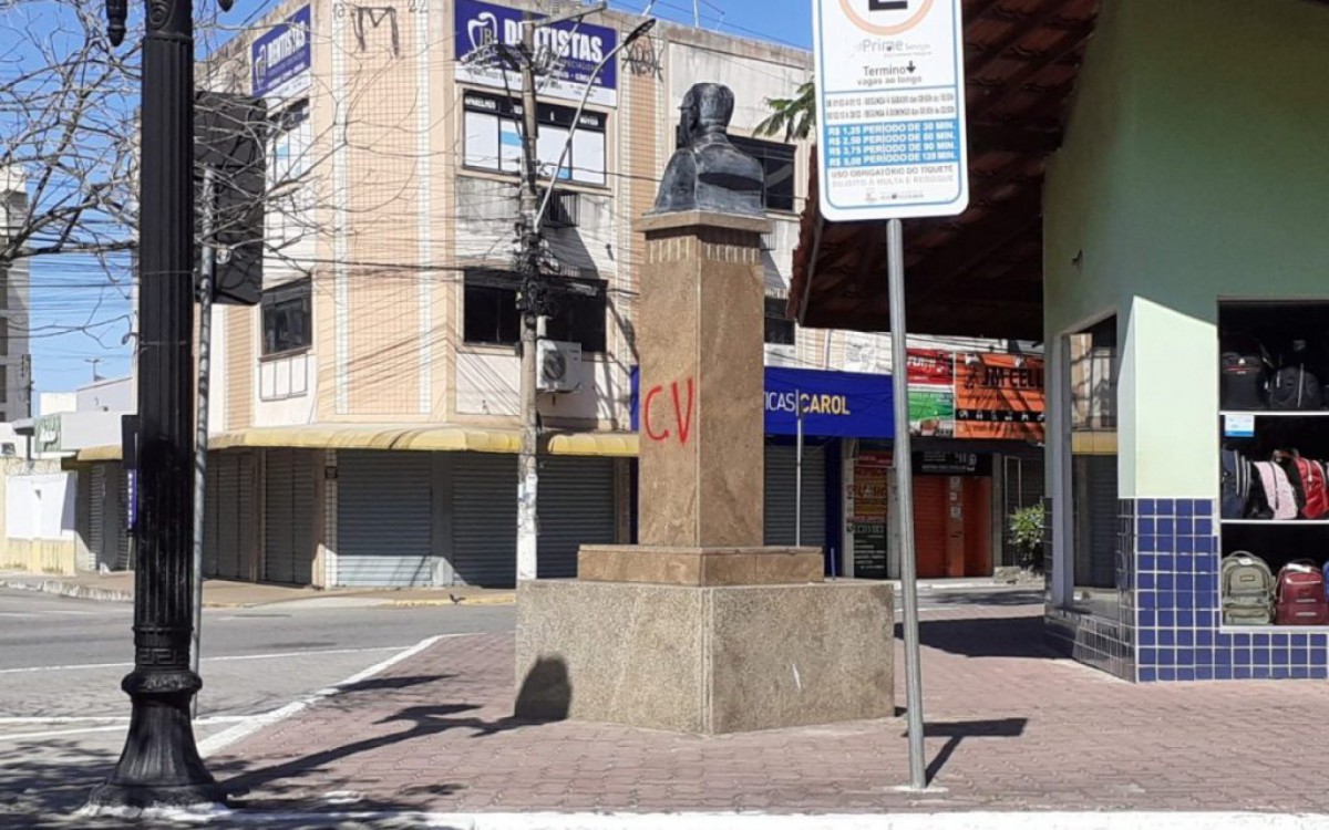 Araruama tem locais pichados com sigla de fac&ccedil;&atilde;o criminosa e &lsquo;fora mil&iacute;cia&rsquo;
