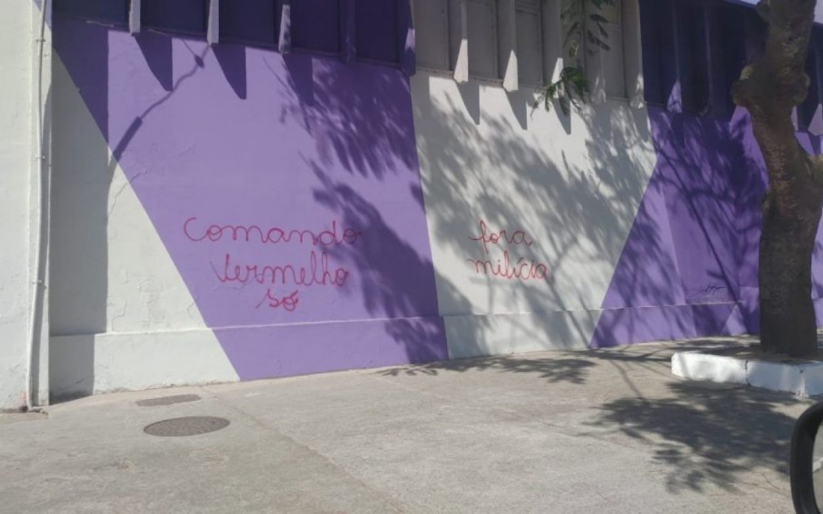 Araruama tem locais pichados com sigla de fac&ccedil;&atilde;o criminosa e &lsquo;fora mil&iacute;cia&rsquo;
