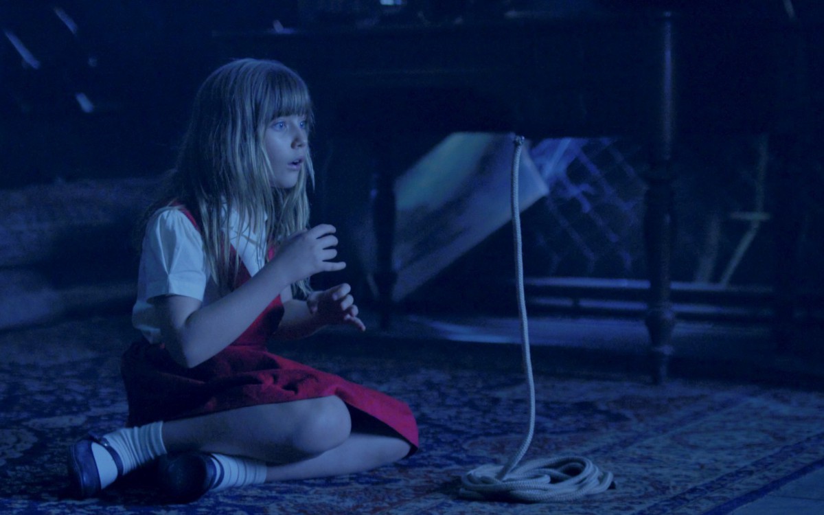 Lola Belli em cena como a menina Maribel em 'Pluft, o fantasminha' - Divulgação