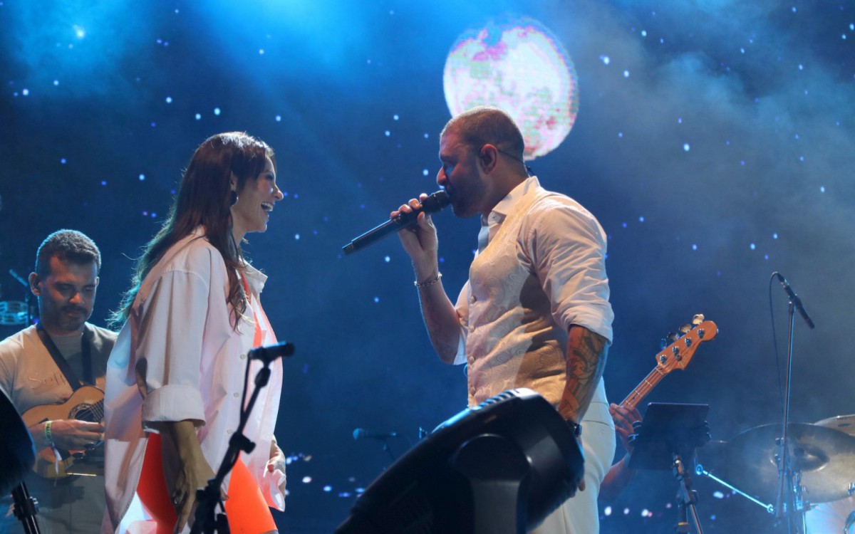 Paolla Oliveira arrasa em show de Diogo Nogueira