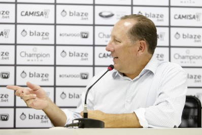 Jogador pode trocar Botafogo por outro clube administrado por John Textor