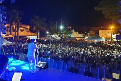 Festival de inverno do Sesc em Búzios estreia com sucesso absoluto e arrasta multidões