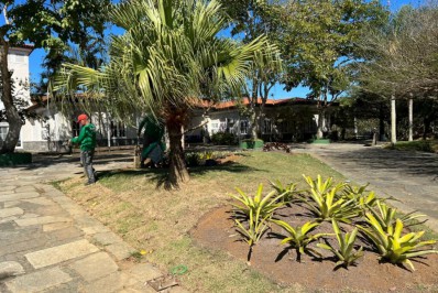 Jardim da Prefeitura e praça de Búzios recebem novo paisagismo