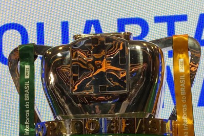 CBF define árbitros de duelos de Fluminense e Flamengo pela Copa do Brasil