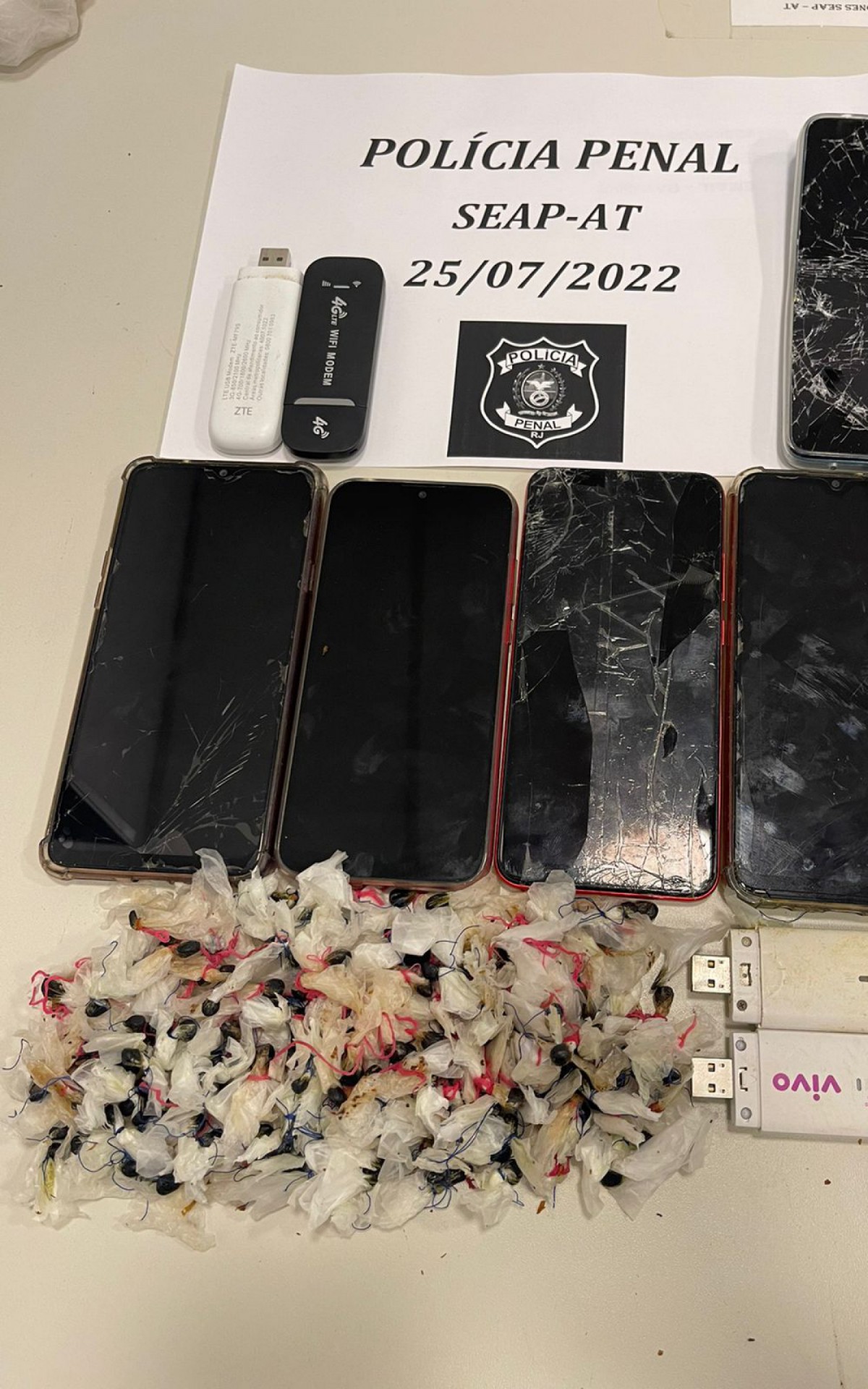 Material apreendido foi recolhido e levado para Delegacia de Polícia sediada no complexo penitenciário