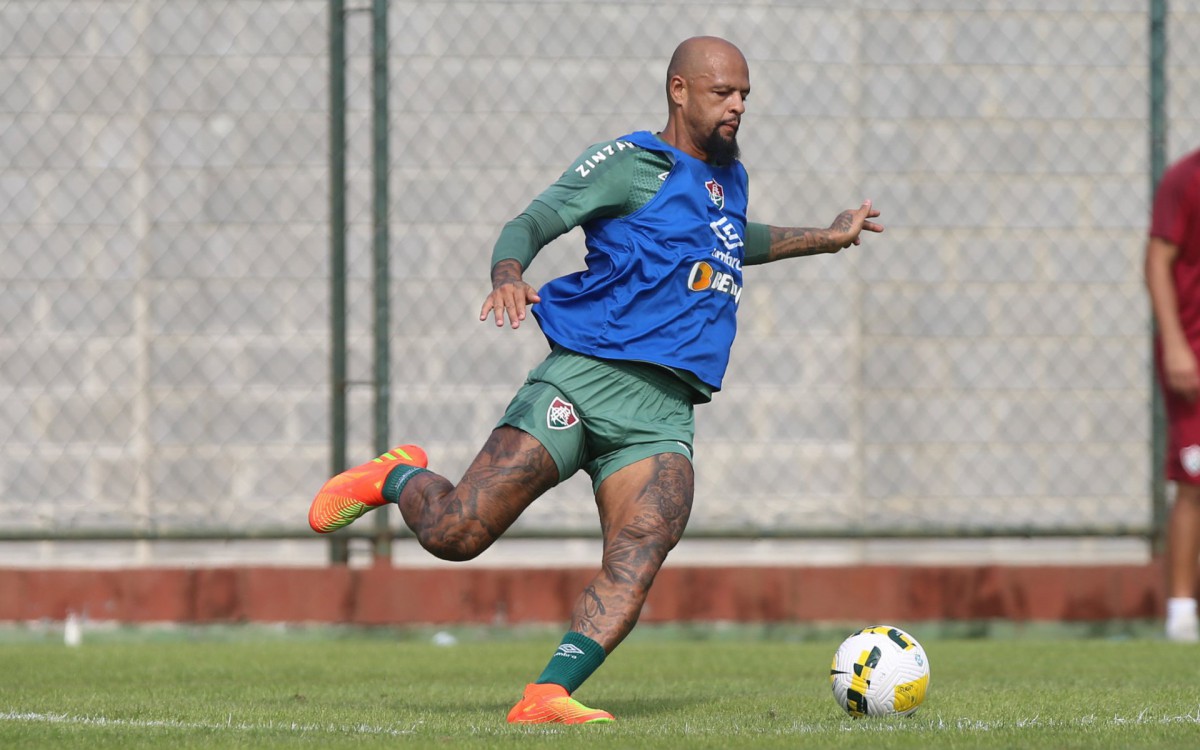 Felipe Melo recebeu cr&iacute;ticas pela falta sobre Helinho