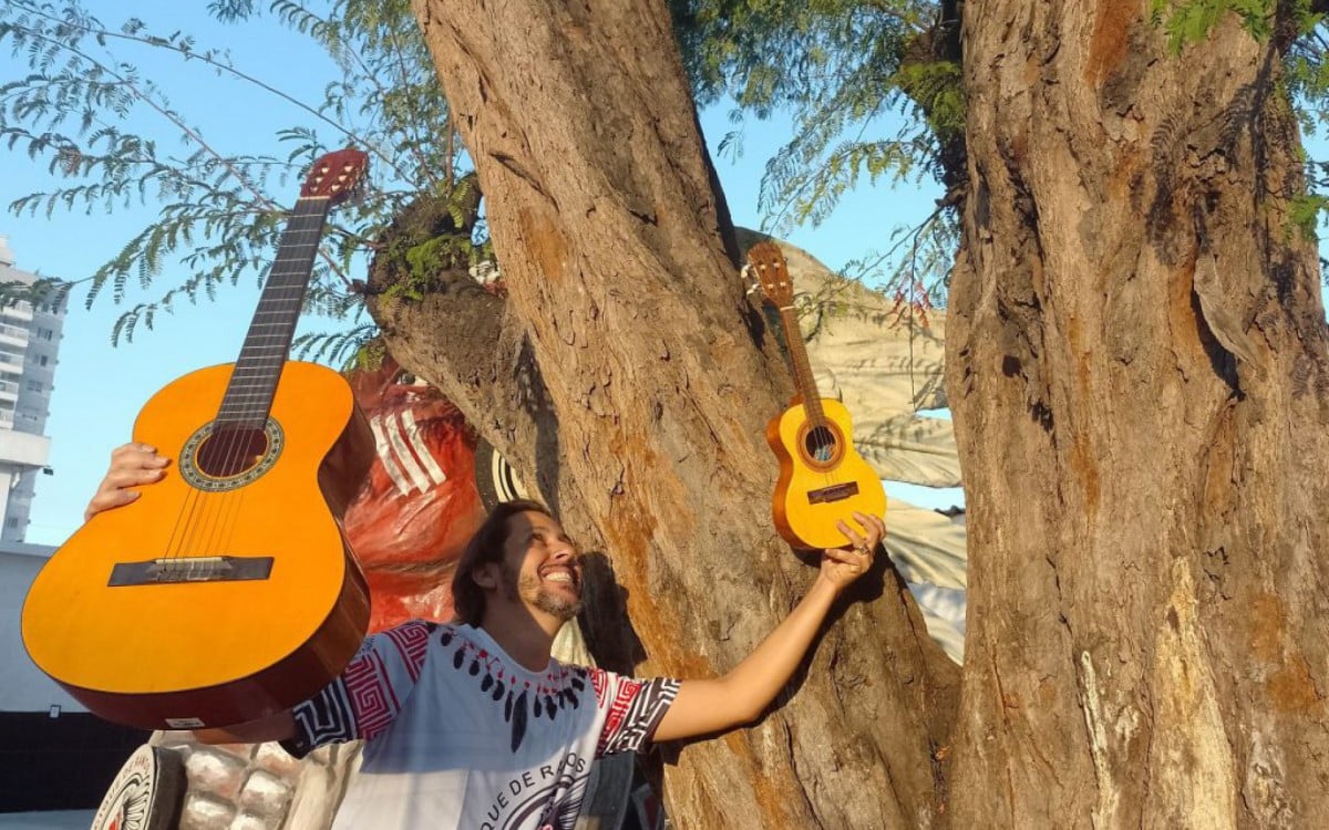 Aula de cavaquinho Fabrício Silva