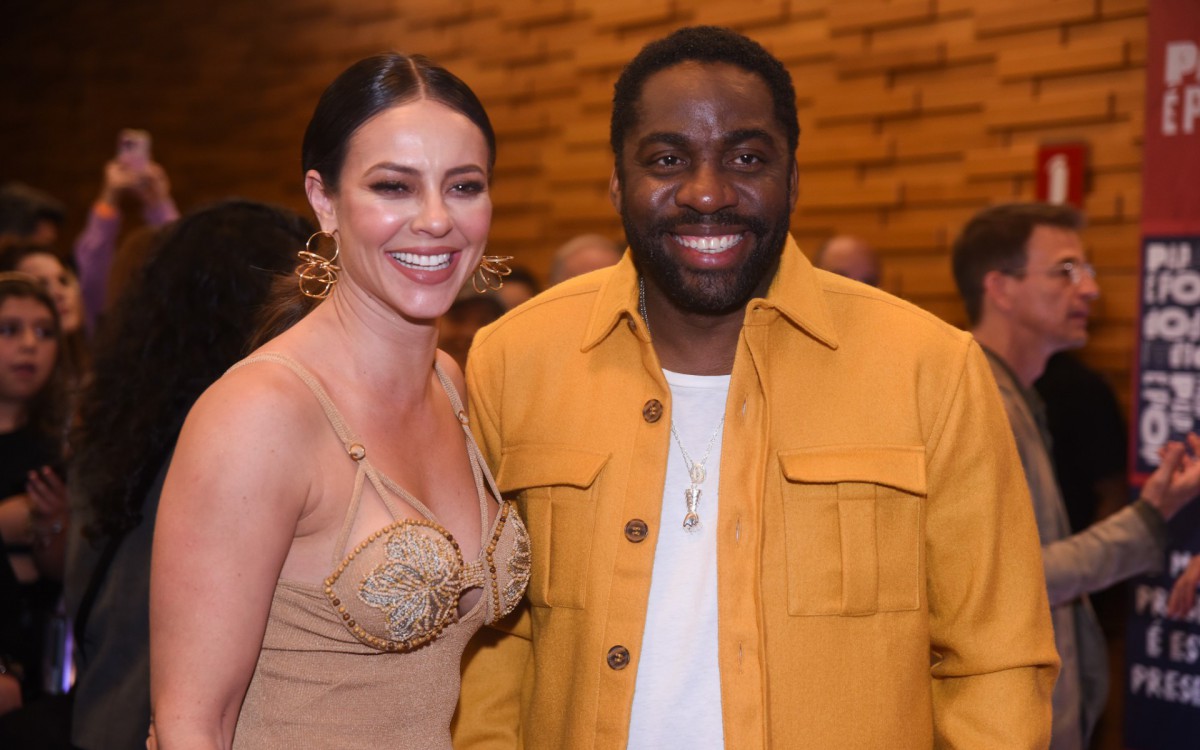 Paolla Oliveira e L&aacute;zaro Ramos em pr&eacute;-estreia de filme