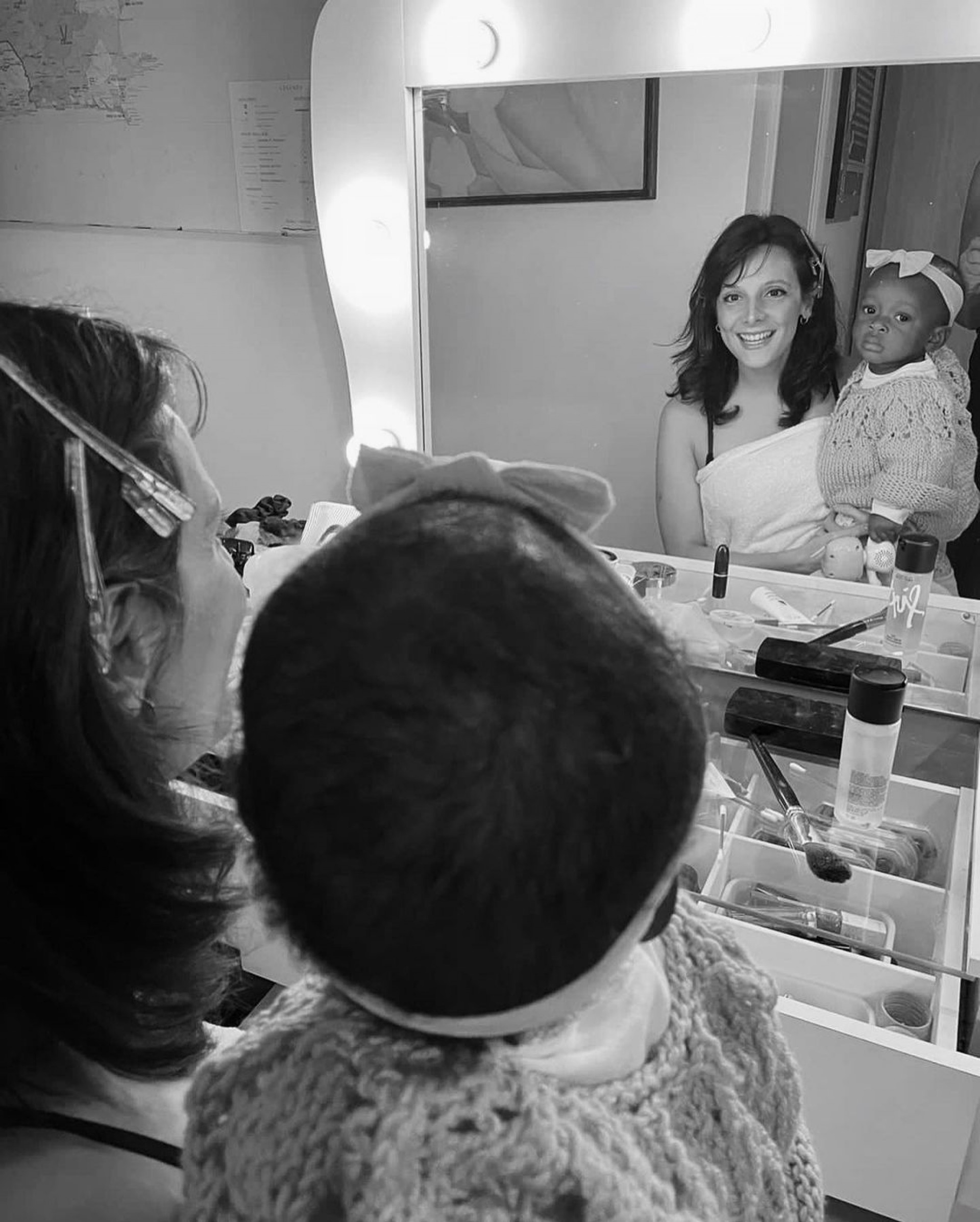 Esposa de Fernando Caruso, Mariana Cabral, posa com a filha do casal, Adama - Reprodução/Instagram