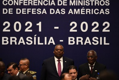 Em visita ao Brasil, secretário de Defesa do EUA declara 'devoção à democracia' 
