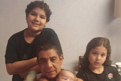 No dia dos avós, Zeca Pagodinho posa com os netos: 'Quarteto mais fofo'