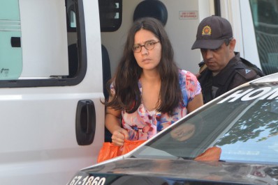 Suspeita de matar a mãe é detida tentando fugir do país