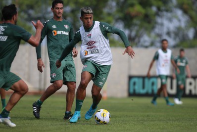 Após boa atuação e assistência, Matheus Martins mantém em alta disputa por posição no Fluminense