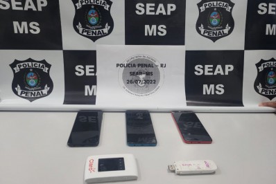 Polícia Penal apreende 22 celulares e seis roteadores de internet em presídios de Bangu
