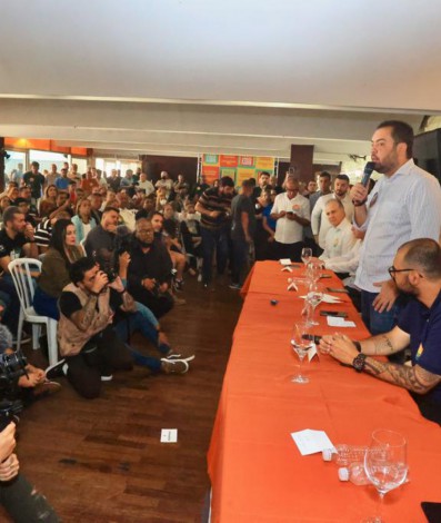 Cláudio Castro se reúne com moradores da Tijuca e apresenta investimentos em Segurança
 - Divulgação