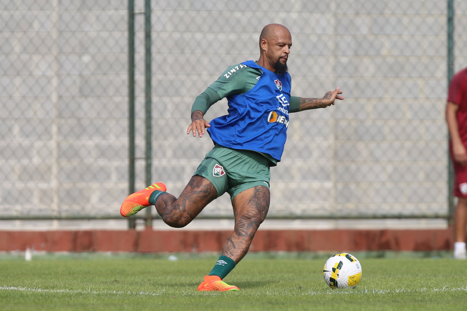 Felipe Melo recebeu críticas pela falta sobre Helinho - Foto: Marcelo Goncalves/Fluminense FC